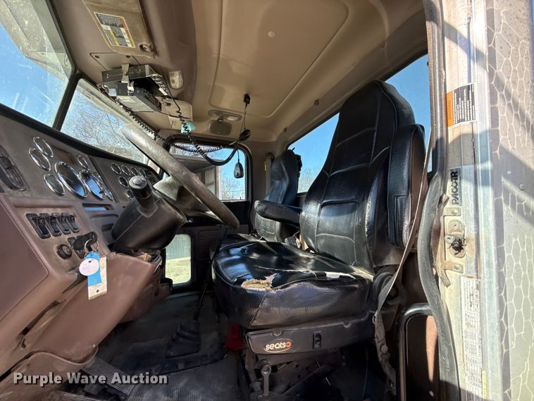 image for item ES5554 2012 Peterbilt 388 semi truck