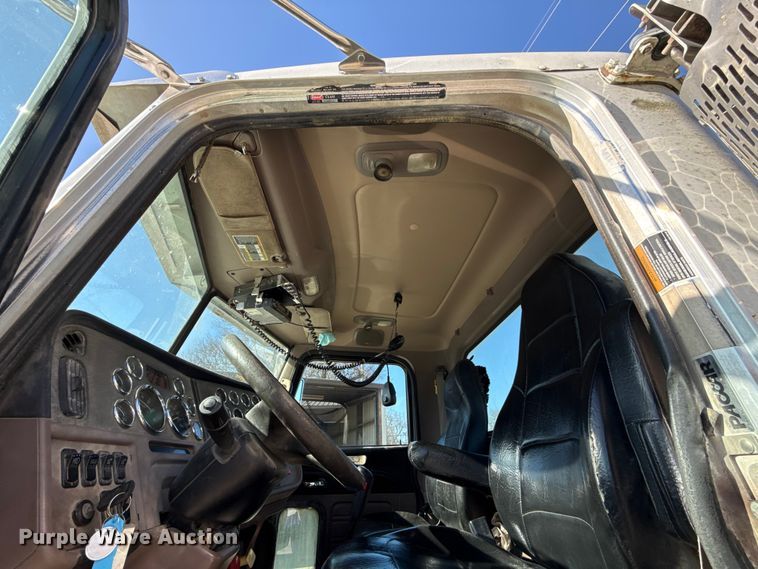 image for item ES5554 2012 Peterbilt 388 semi truck