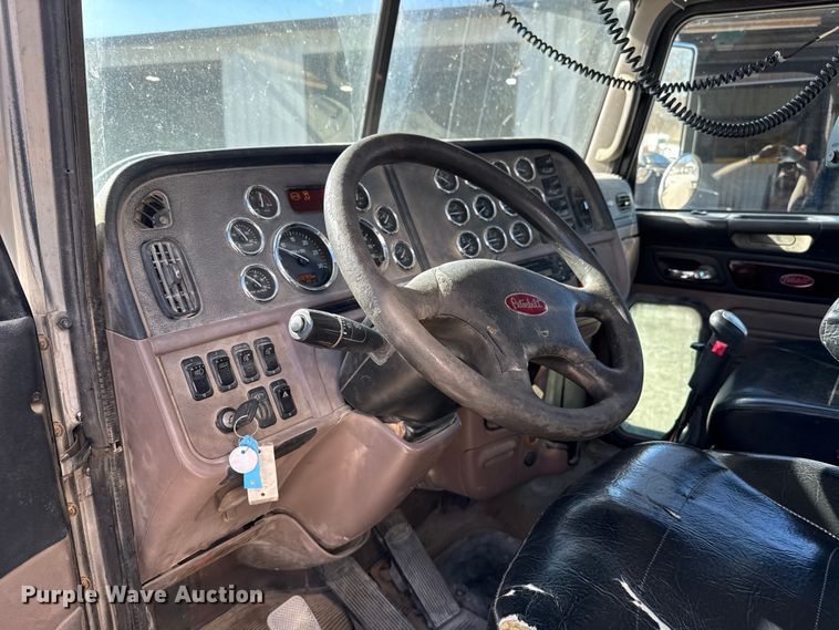 image for item ES5554 2012 Peterbilt 388 semi truck