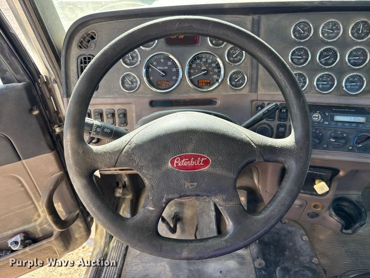 image for item ES5554 2012 Peterbilt 388 semi truck