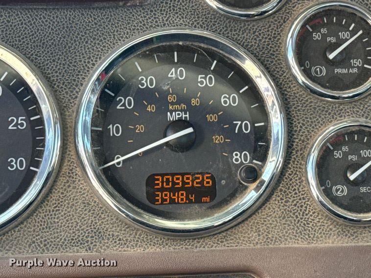 image for item ES5554 2012 Peterbilt 388 semi truck