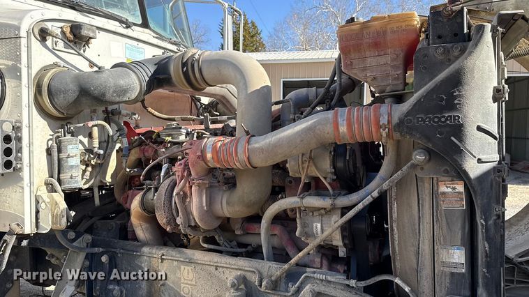 image for item ES5554 2012 Peterbilt 388 semi truck