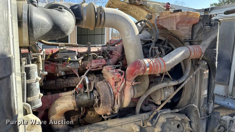 image for item ES5554 2012 Peterbilt 388 semi truck