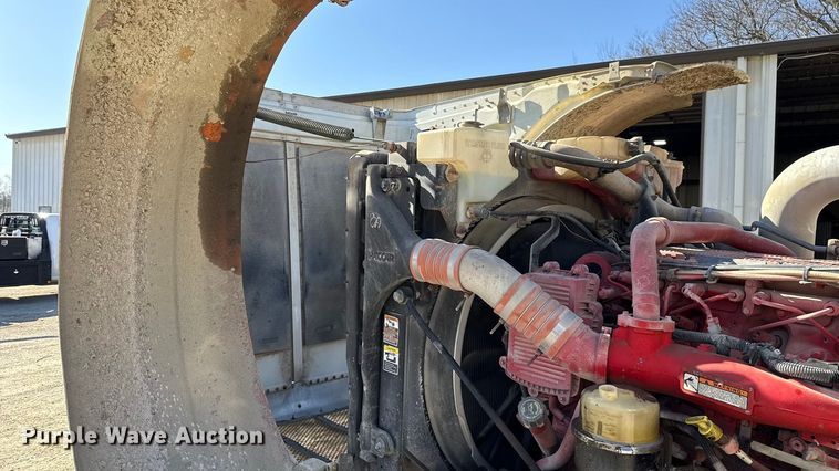 image for item ES5554 2012 Peterbilt 388 semi truck