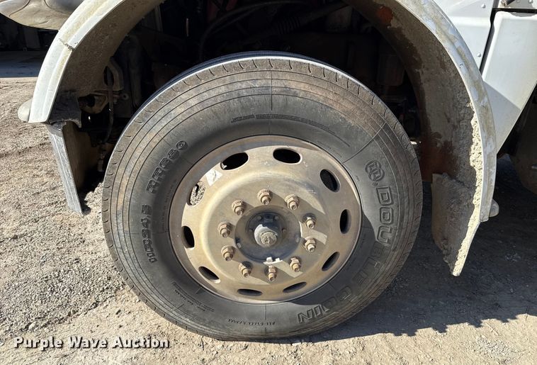 image for item ES5554 2012 Peterbilt 388 semi truck