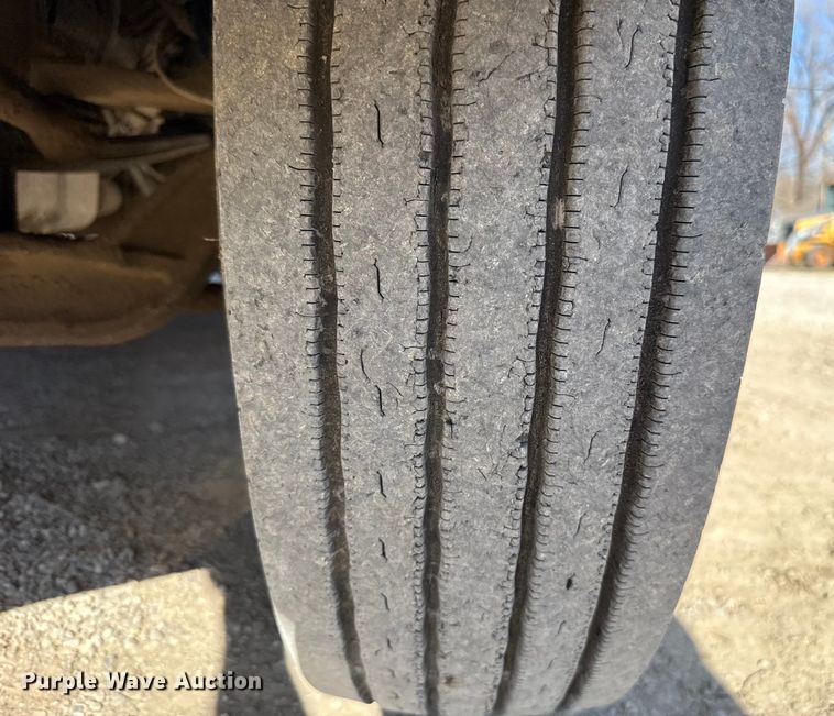 image for item ES5554 2012 Peterbilt 388 semi truck