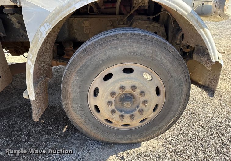 image for item ES5554 2012 Peterbilt 388 semi truck