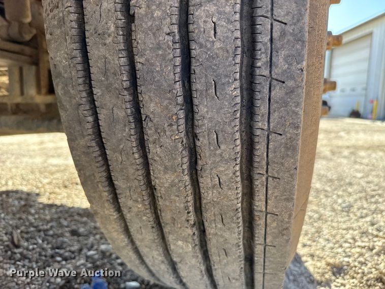 image for item ES5554 2012 Peterbilt 388 semi truck