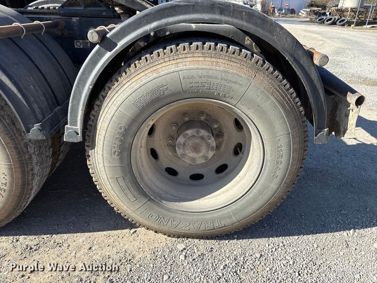 image for item ES5554 2012 Peterbilt 388 semi truck