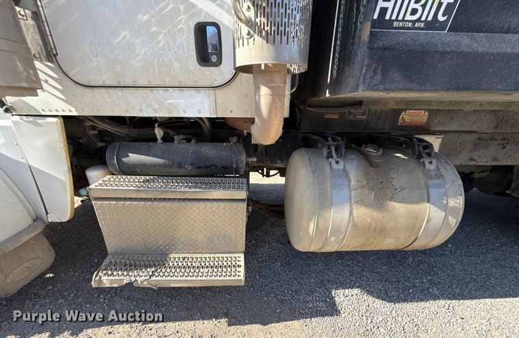 image for item ES5555 2013 Peterbilt 388 dump truck