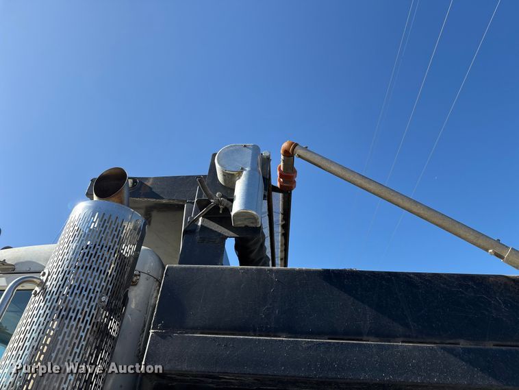 image for item ES5555 2013 Peterbilt 388 dump truck