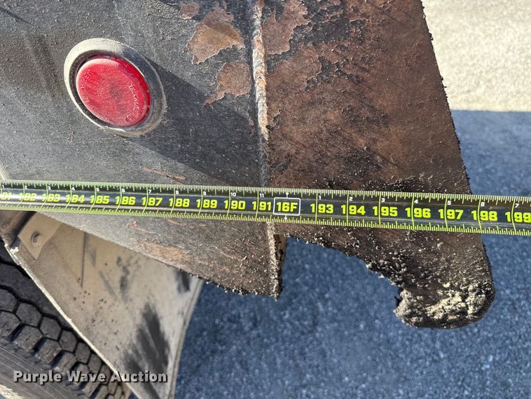 image for item ES5555 2013 Peterbilt 388 dump truck