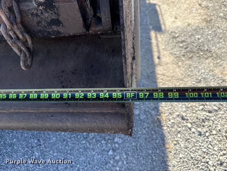 image for item ES5555 2013 Peterbilt 388 dump truck