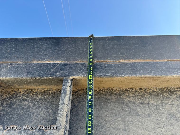 image for item ES5555 2013 Peterbilt 388 dump truck