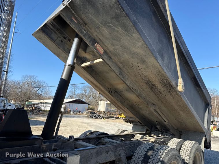 image for item ES5555 2013 Peterbilt 388 dump truck