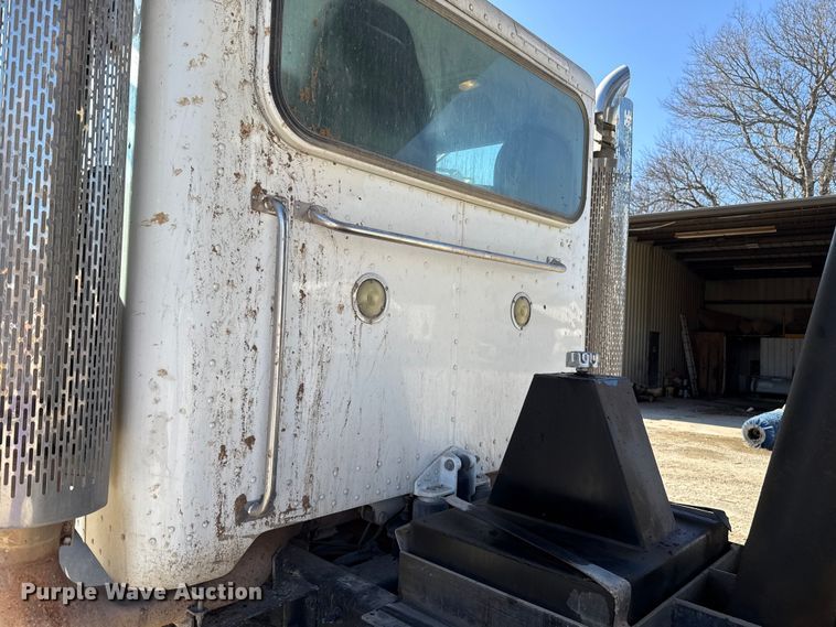 image for item ES5555 2013 Peterbilt 388 dump truck