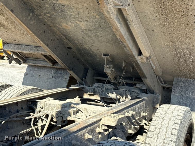 image for item ES5555 2013 Peterbilt 388 dump truck