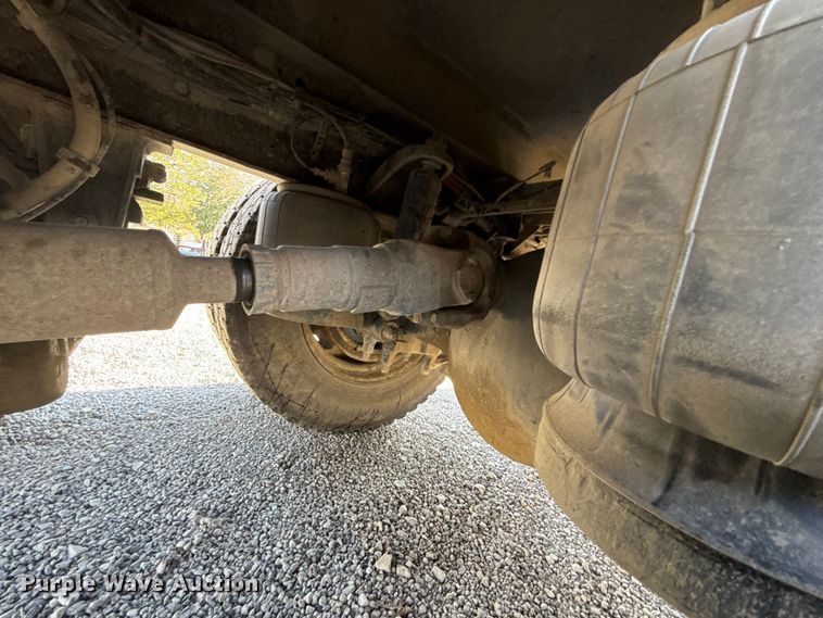 image for item ES5555 2013 Peterbilt 388 dump truck