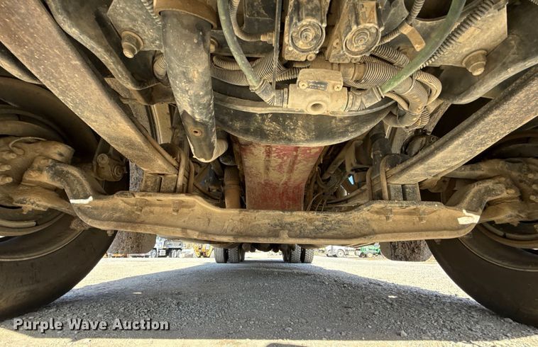 image for item ES5555 2013 Peterbilt 388 dump truck