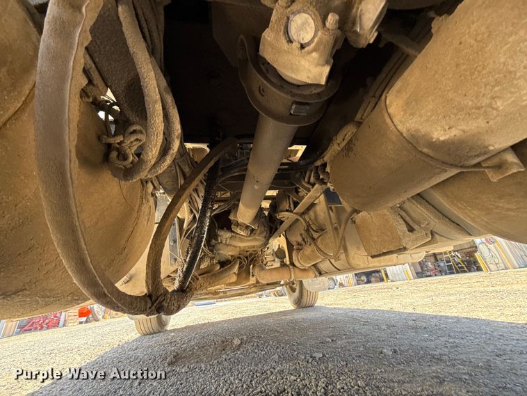 image for item ES5555 2013 Peterbilt 388 dump truck