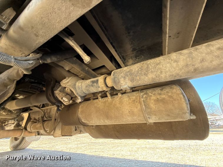 image for item ES5555 2013 Peterbilt 388 dump truck