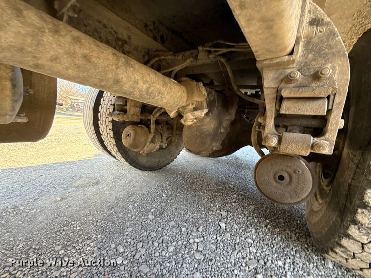 image for item ES5555 2013 Peterbilt 388 dump truck