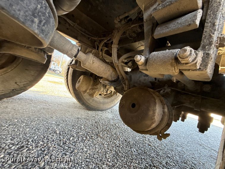 image for item ES5555 2013 Peterbilt 388 dump truck