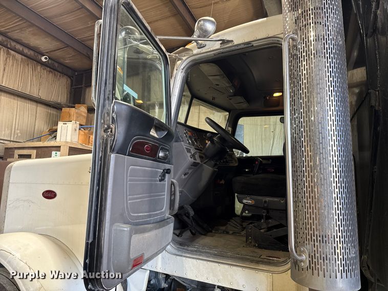 image for item ES5555 2013 Peterbilt 388 dump truck