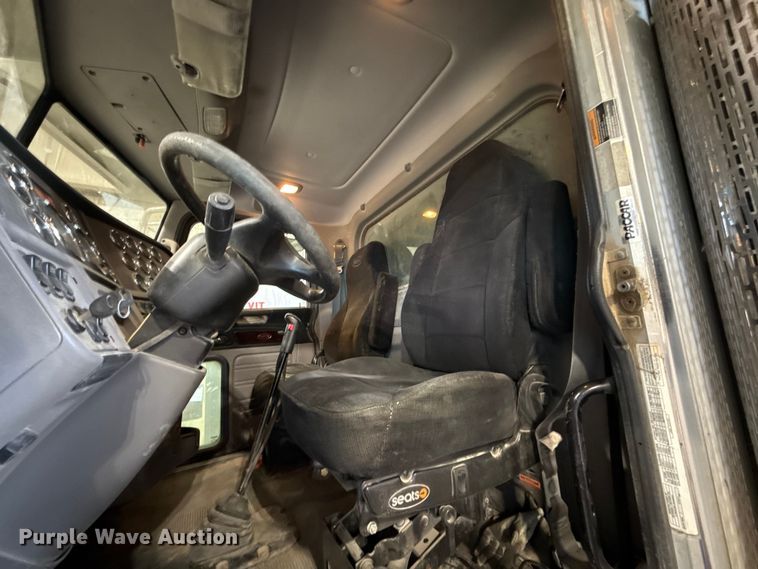 image for item ES5555 2013 Peterbilt 388 dump truck