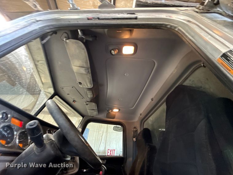 image for item ES5555 2013 Peterbilt 388 dump truck