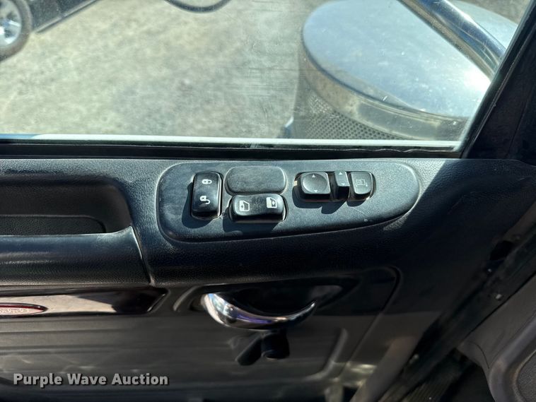 image for item ES5555 2013 Peterbilt 388 dump truck