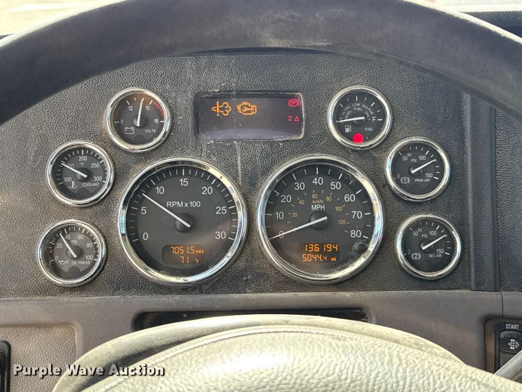 image for item ES5555 2013 Peterbilt 388 dump truck