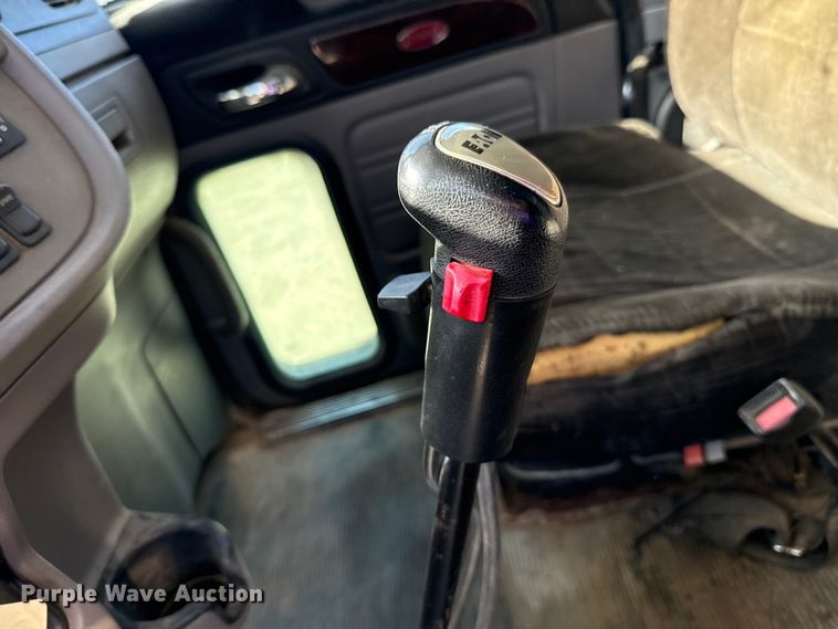 image for item ES5555 2013 Peterbilt 388 dump truck