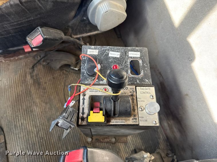 image for item ES5555 2013 Peterbilt 388 dump truck