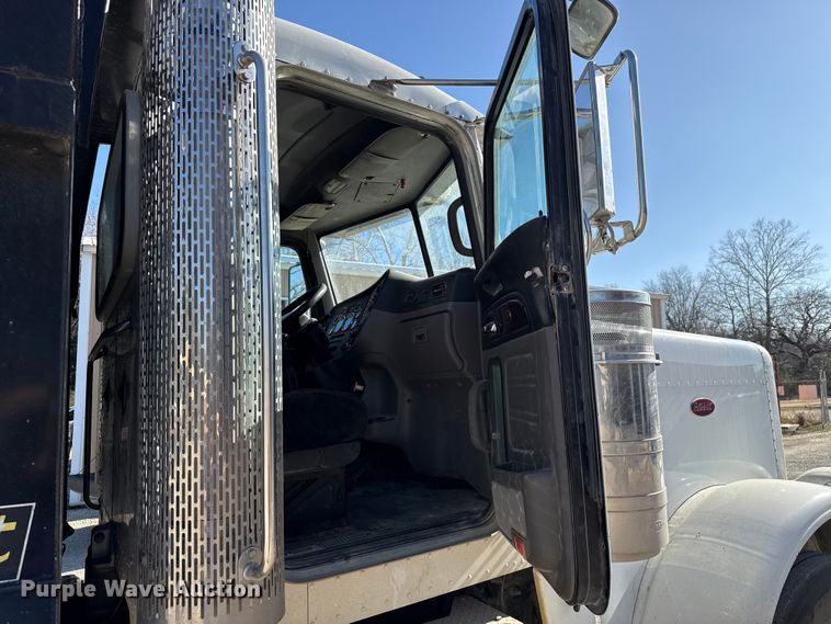 image for item ES5555 2013 Peterbilt 388 dump truck