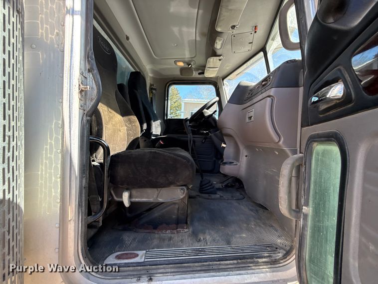 image for item ES5555 2013 Peterbilt 388 dump truck