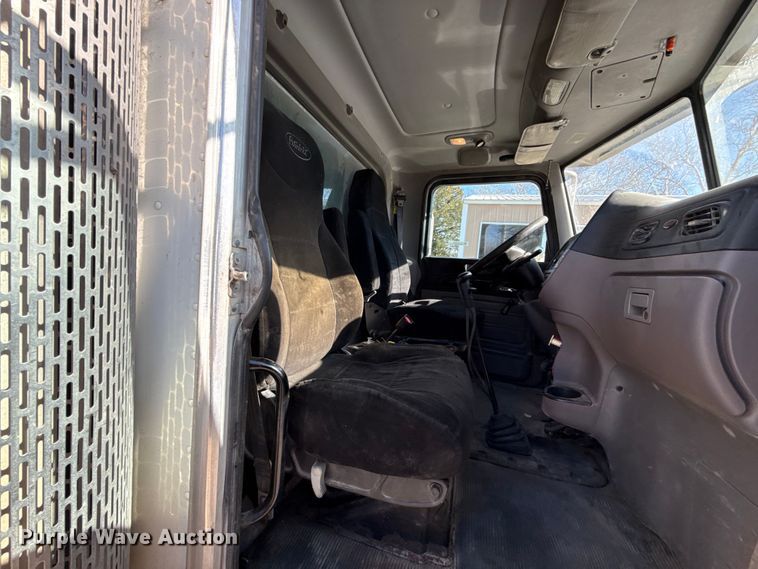 image for item ES5555 2013 Peterbilt 388 dump truck