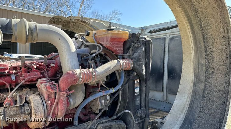 image for item ES5555 2013 Peterbilt 388 dump truck