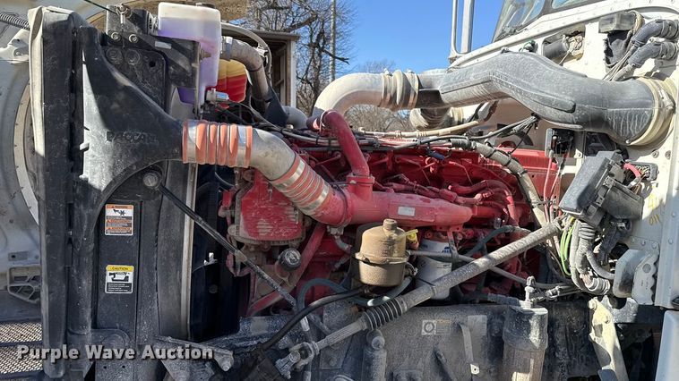 image for item ES5555 2013 Peterbilt 388 dump truck