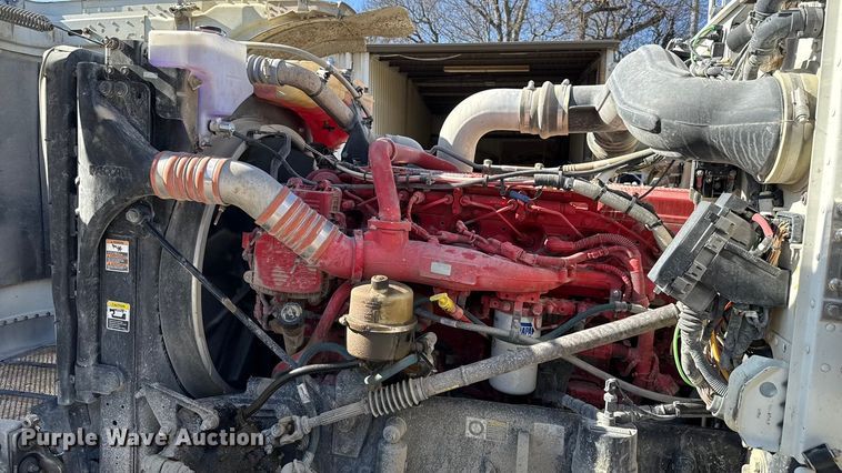 image for item ES5555 2013 Peterbilt 388 dump truck