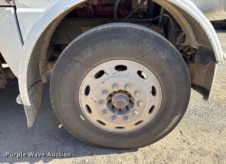 image for item ES5555 2013 Peterbilt 388 dump truck