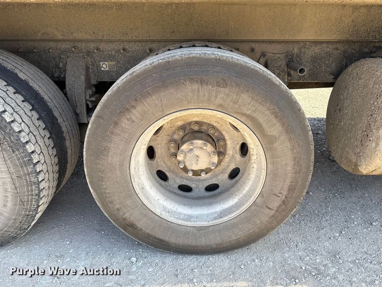 image for item ES5555 2013 Peterbilt 388 dump truck