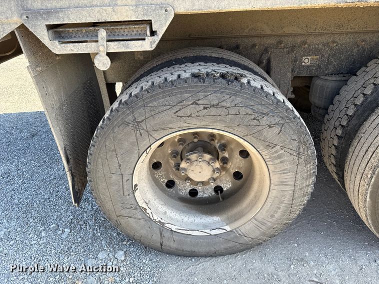 image for item ES5555 2013 Peterbilt 388 dump truck