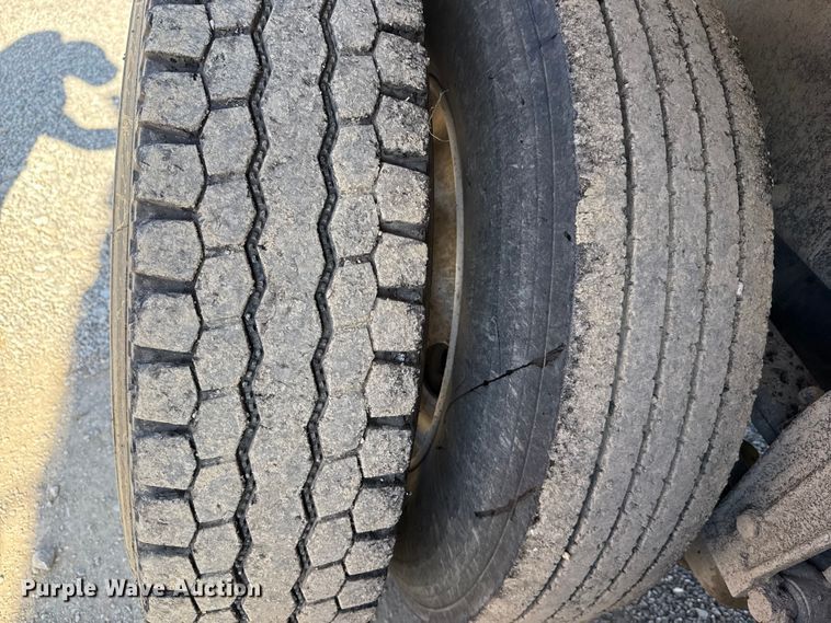 image for item ES5555 2013 Peterbilt 388 dump truck