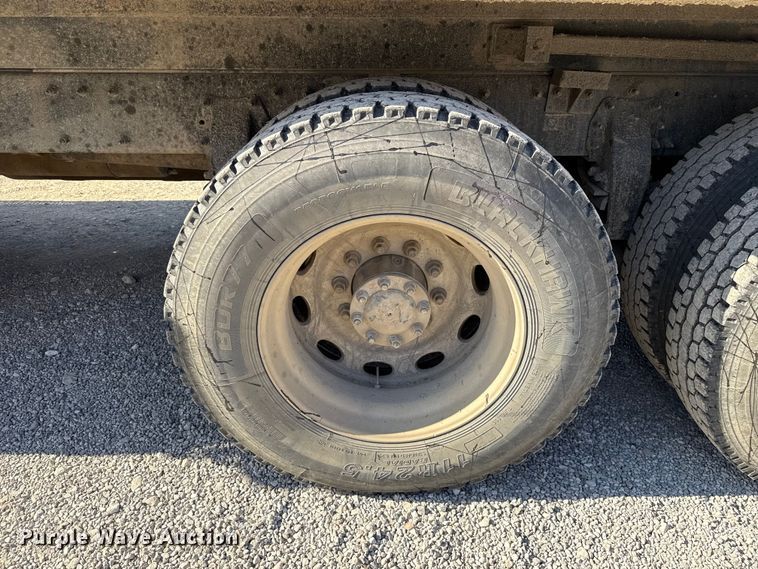 image for item ES5555 2013 Peterbilt 388 dump truck