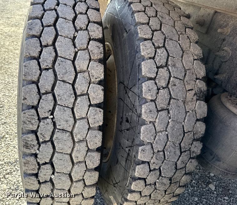 image for item ES5555 2013 Peterbilt 388 dump truck