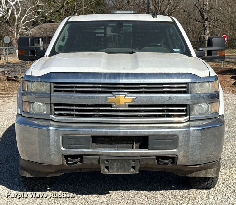 image for item ES5556 2016 Chevrolet Silverado 2500HD Crew Cab pickup truck