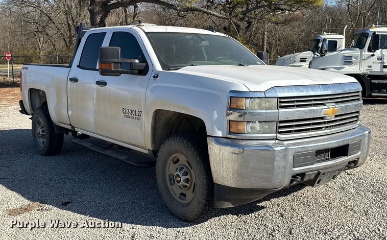 image for item ES5556 2016 Chevrolet Silverado 2500HD Crew Cab pickup truck