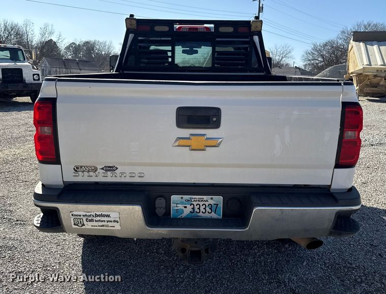 image for item ES5556 2016 Chevrolet Silverado 2500HD Crew Cab pickup truck