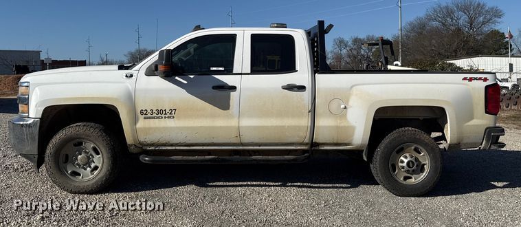 image for item ES5556 2016 Chevrolet Silverado 2500HD Crew Cab pickup truck